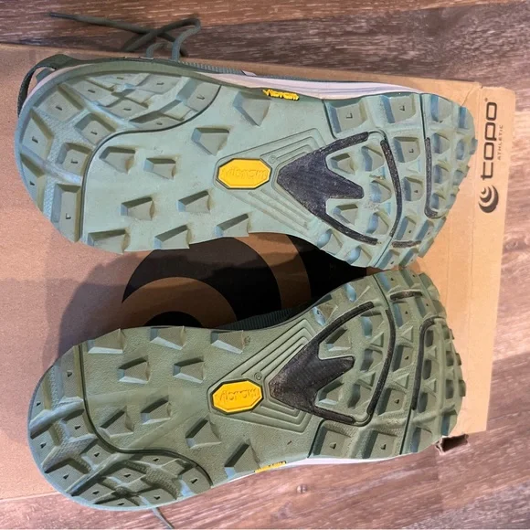 Women’s Topo Traverse Hiking Shoes Like New - Picture 5 of 6